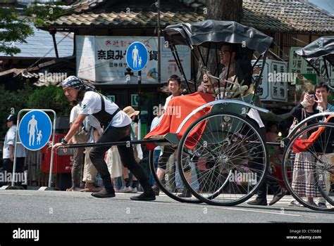 Rickshaw pullers hi-res stock photography and images - Alamy