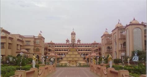 TouristBug: Shree Swaminarayan Gurukul Surat