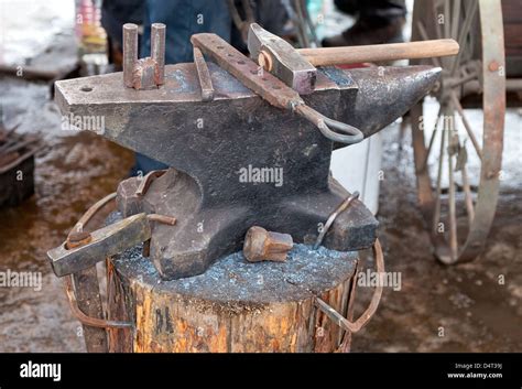 Old anvil with blacksmith tools on the outdoors Stock Photo - Alamy