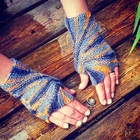 Knitting and so on: Starburst Mitts