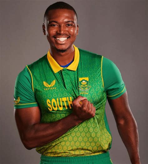 Lungi Ngidi biography (Cricketer) age, ipl career and debut, gf, Net Worth, family and more ...