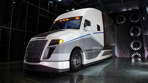 Daimler Unveils SuperTruck; 12-MPG Semi Is More Than Twice As Fuel-Efficient