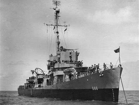 Buckley-class destroyer escort USS Durik (DE-666) at anchor in Norfolk, Va, 31 December 1944 ...