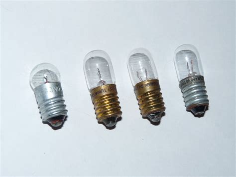 File:E10 low voltage light bulbs.JPG - Wikimedia Commons