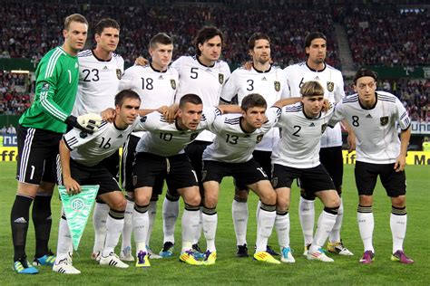 File:Deutsche Fußballnationalmannschaft 2011-06-03 (01).jpg - Wikimedia Commons