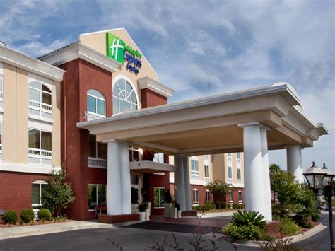 Affordable Hotel in Sumter, SC | Holiday Inn Express & Suites Sumter