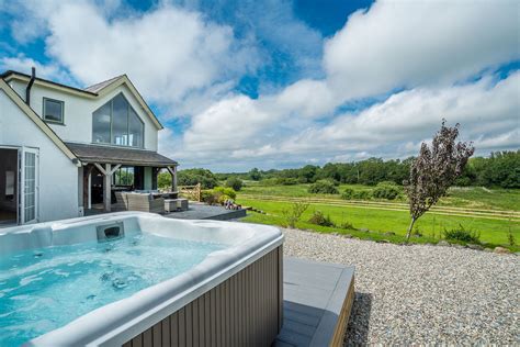 Top 5 Holiday Cottages with a Hot Tub in North Wales