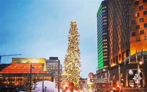 Canada's tallest Christmas tree has just arrived at Place des Arts ...