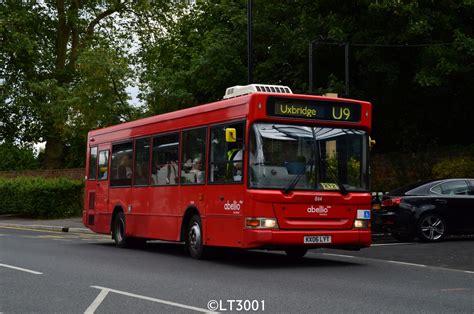 London Bus U9 - London Transport 3001