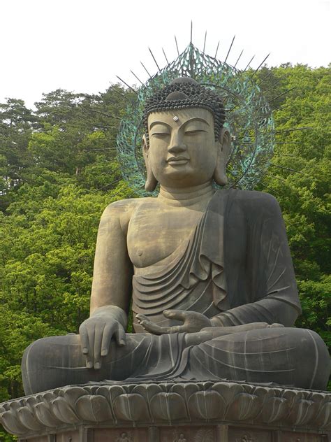 buddha | File:Korea-Seoraksan-Buddha-Statue-01.jpg - Wikimedia Commons ...