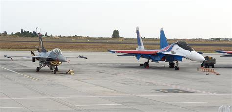 Su-30 of the 'Russian Knights' next to a F-16 of the 'Solo Turk ...