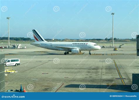 Aircraft on Barcelona Airport Editorial Stock Image - Image of holiday, aereo: 88903604