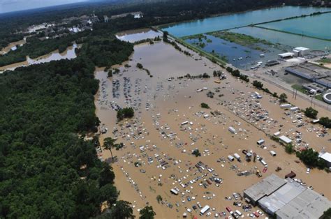 Baton Rouge flood victims moved to tears after ultimate Christmas surprise - TODAY.com