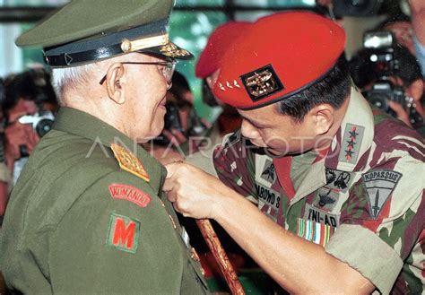 JENDERAL BESAR AH NASUTION WARGA KEHORMATAN KOPASSUS | ANTARA Foto