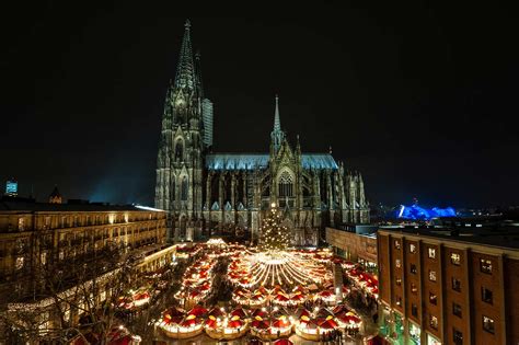 Weihnachtsmarkt auf dem Kölner Domplatz - Weihnachten in NRW