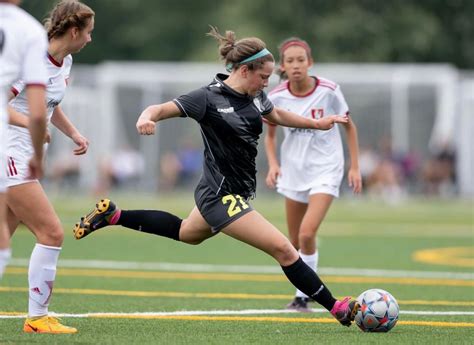 Iowa Soccer Signs 6 – University of Iowa Athletics