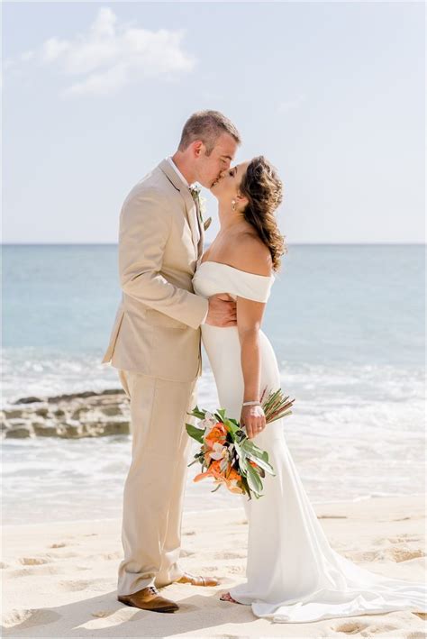 Charming Grand Cayman Wedding | Alyssa + Scott - Janet Jarchow Photography