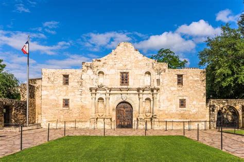 The Alamo - Luminaria Travel