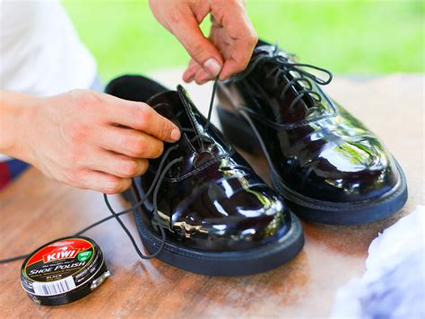 How to Give Your Parade Shoes That Mirror Finish: 6 Steps