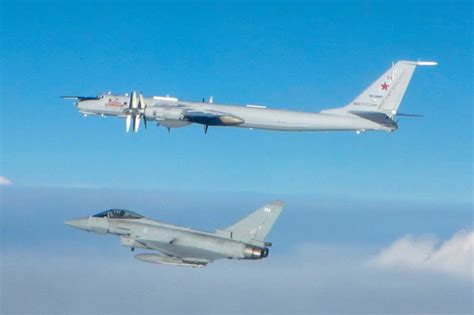 desarrollo defensa y tecnologia belica: F-35 de Noruega Intercepción de un MiG-31 y unTu-142 de ...
