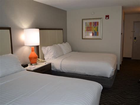 Hotel in Kent, Ohio | Holiday Inn Express & Suites Kent State University