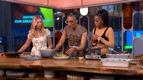 Video Carla Hall cooks soul food with Keke Palmer and Beth Behrs - ABC News