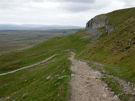 Walk up Pen-y-ghent from Horton in Ribblesdale | Yorkshire Dales Walks | Mud and Routes