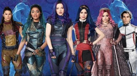 Pin by Kayli Bossard on Descendants in 2020 | Disney descendants cast ...