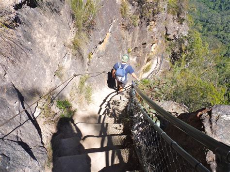 Hiking the National Pass track in the Blue Mountains - Seek to sea more