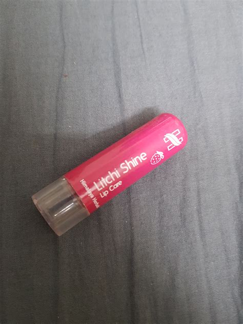Himalaya Herbals Peach Shine Lip Care Reviews, Price, Benefits: How To Use It?