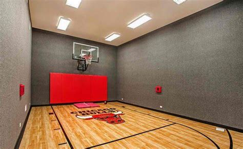 15 Ideas for Indoor Home Basketball Courts Home Basketball Court ...