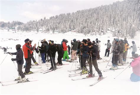 Sonamarg snowfall attracts record 53,000 visitors in Jan