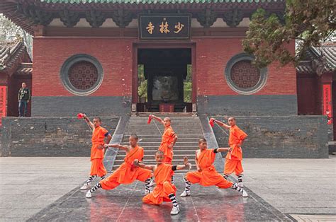 Biksu Shaolin Foto Foto Foto Stok, Potret & Gambar Bebas Royalti - iStock