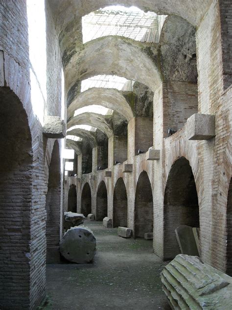 Underground chambers of Pozzuoli amphitheatre | Ancient architecture ...