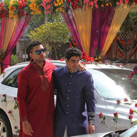 Yuvraj Singh posing with brother Zorawar Singh on his wedding