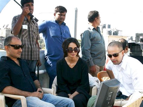 on-the-sets-of-hisss-12 | Hisss 2010 On The Set - Bollywood Hungama