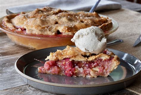 Homemade Rhubarb Pie - Weekend at the Cottage