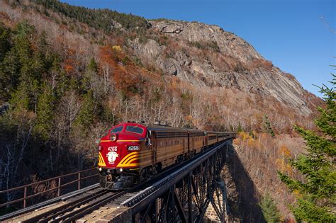 Scenic fall foliage train rides & events - Trains