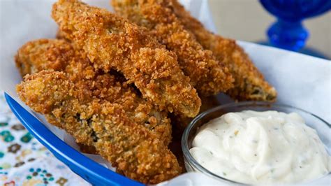 Fried Panko-Dipped Pickle Spears Recipe - BettyCrocker.com