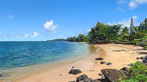 Anini Beach Near Princeville Resort Offers Scenic Beauty