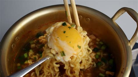 Ramyeon recipe by Maangchi