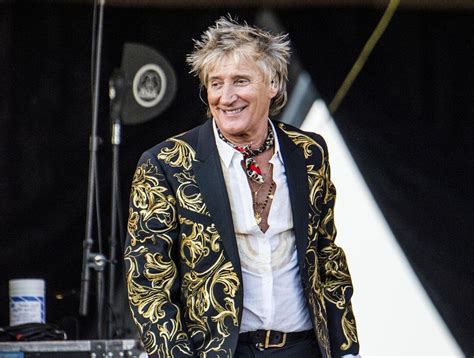 10 Best Rod Stewart Songs of All Time - Singersroom.com