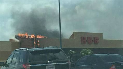 Fire breaks out at Lake Jackson H-E-B - ABC13 Houston