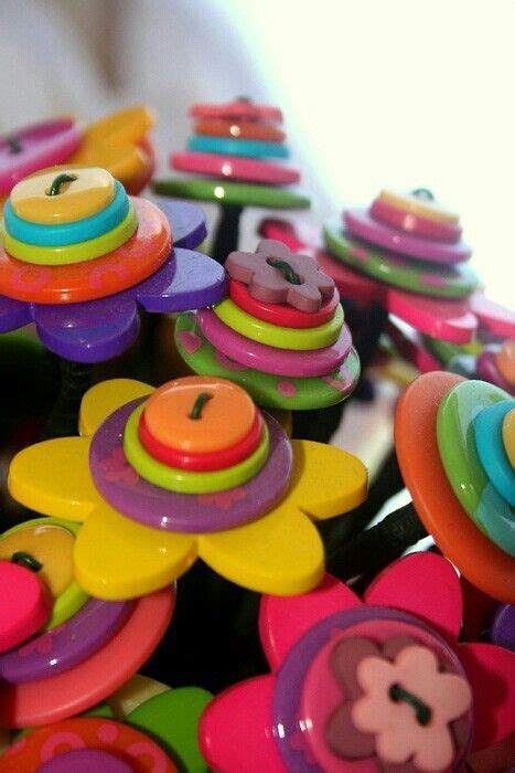 Button flowers | Button creations, Diy buttons, Button art