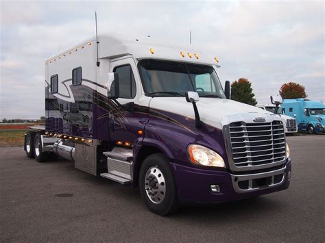 custom freightliner cascadia interior - Garnet Teague