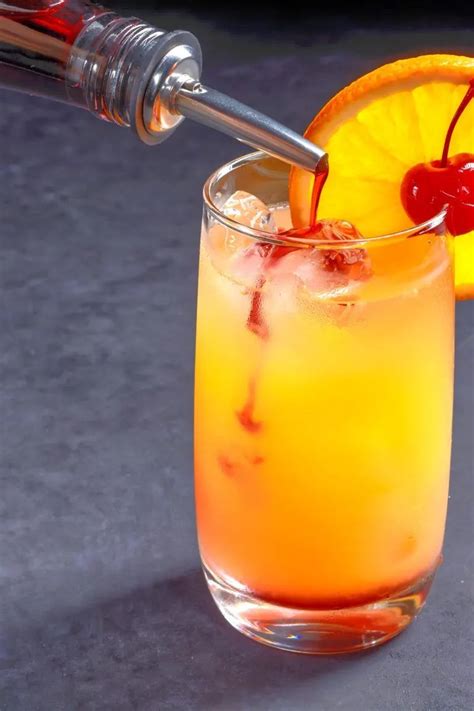 Vodka Sunrise classic drink recipe (with Layering VIDEO) - Mix That Drink