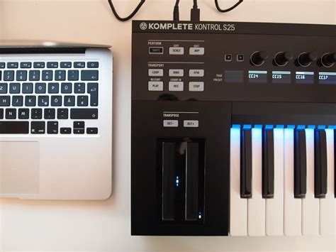 Exclusive Hands-on with Komplete Kontrol S25 Keyboard [Pictures, In ...