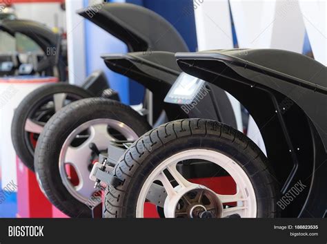 Tyre Fitting Equipment Image & Photo (Free Trial) | Bigstock