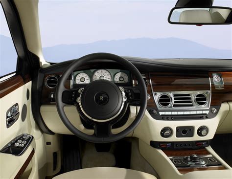 Rolls-Royce Ghost 2012 Dashboard – Front Seat Driver