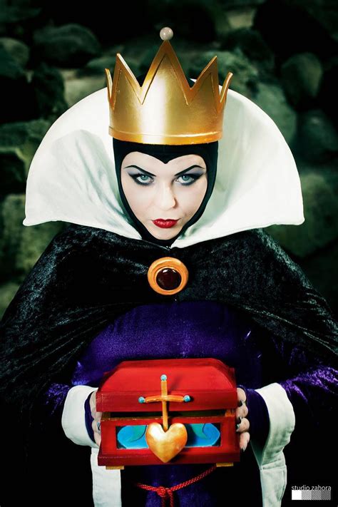 Queen Grimhilde cosplay,cosplay maek up,cosplay | Snow white cosplay, Disney cosplay, Cosplay